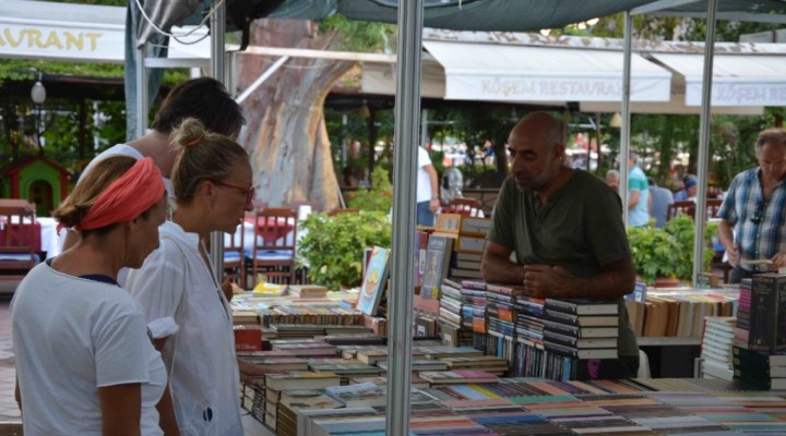 Edebiyat Otobüsü Fethiye Kitap Günleri'nde